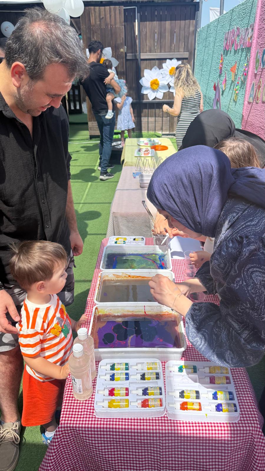 İlk İz Çocuk Şenliği ebru sanatı atölyesi