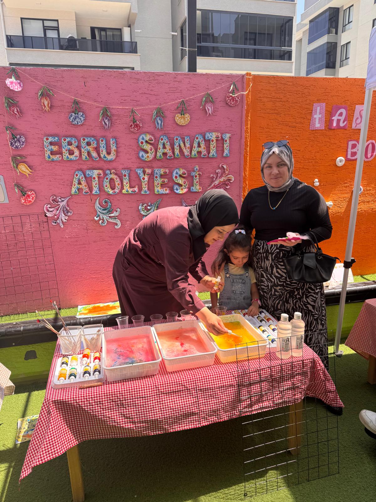 İlk İz Çocuk Şenliği ebru sanatı alanı