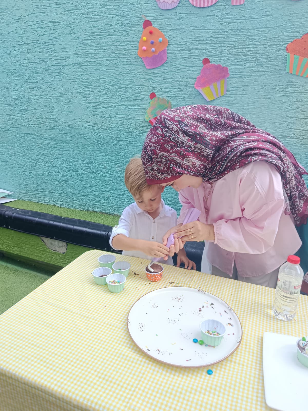 İlk İz Çocuk Şenliği cupcake hazırlığı